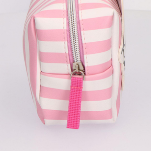 Beauty Case Hello Kitty Sanrio in Similpelle Pochette 17 CM Trucchi da Bagno e Viaggio - 3546