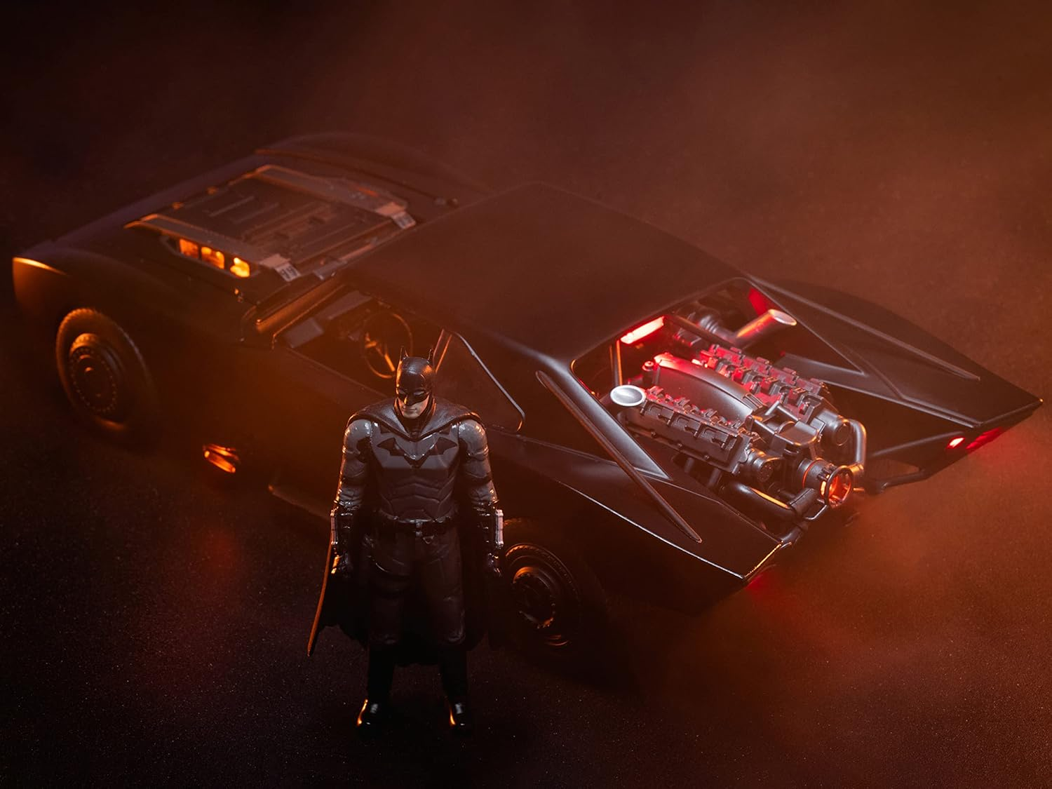 Modellino Batmobile 2022 Scala 1:18 con Figura in Metallo Batman da Collezione - 253216002