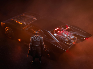 Modellino Batmobile 2022 Scala 1:18 con Figura in Metallo Batman da Collezione - 253216002