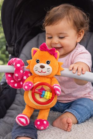 Peluche Leone Activity Femminuccia con Giochi per Carrozzina Cm.27 Venturelli - 785104