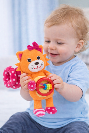 Peluche Leone Activity Femminuccia con Giochi per Carrozzina Cm.27 Venturelli - 785104