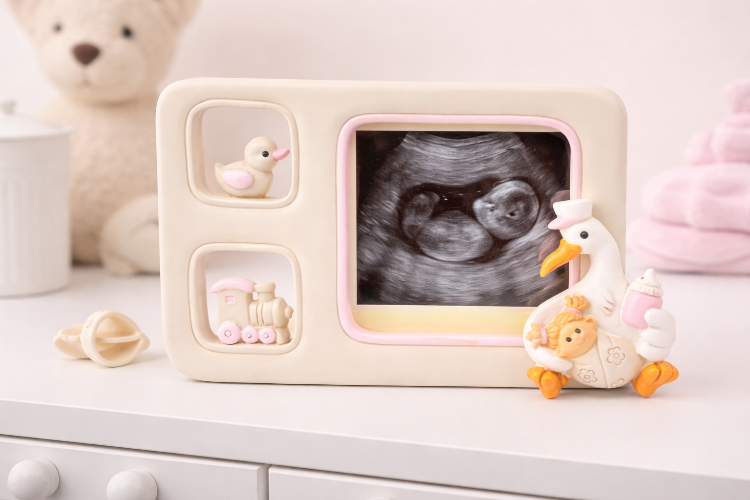 Bomboniera Portafoto Ilary Queen Femminile Nascita Neonata Cicongna in Resina Cm. 13 - Iq5052