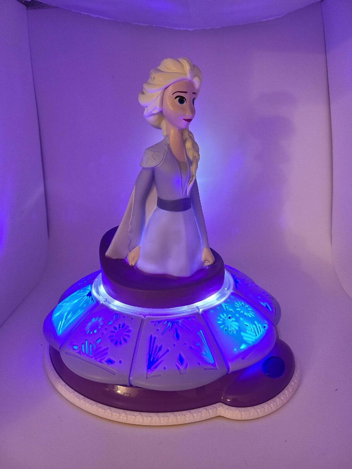 Lampada 3d Frozen Ii DISNEY Elsa con Suono Comodino Luce LED a Batterie - Wd21894