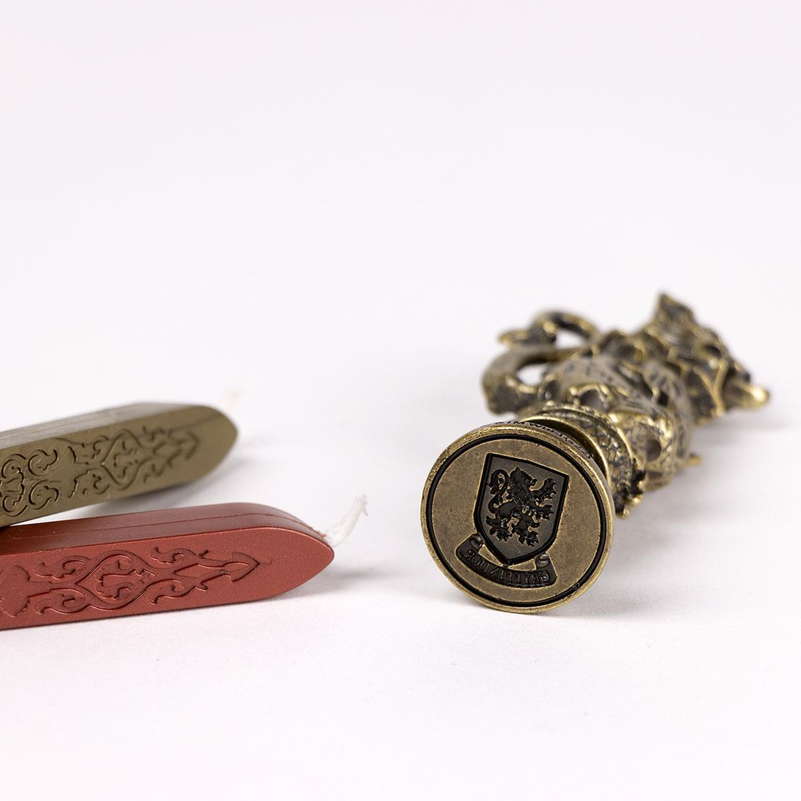 Set Ceralacca Harry Potter Grifondoro 3 Pezzi 2 Stecche di Cera Timbro e Sigillo - 0475