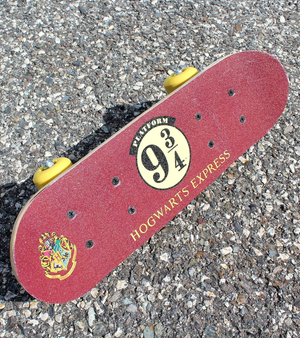 Mini Skateboard Harry Potter in Legno 43x12x8 CM Max 20 Kg - 23905